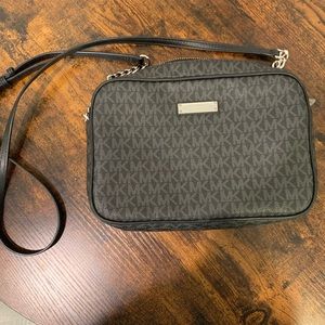 Michael kors crossbody